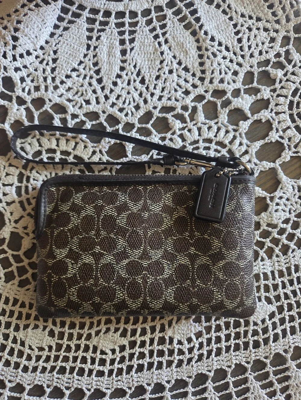 Coach Signature Corner Zip Wristlet🤎No#G1461-52436B
